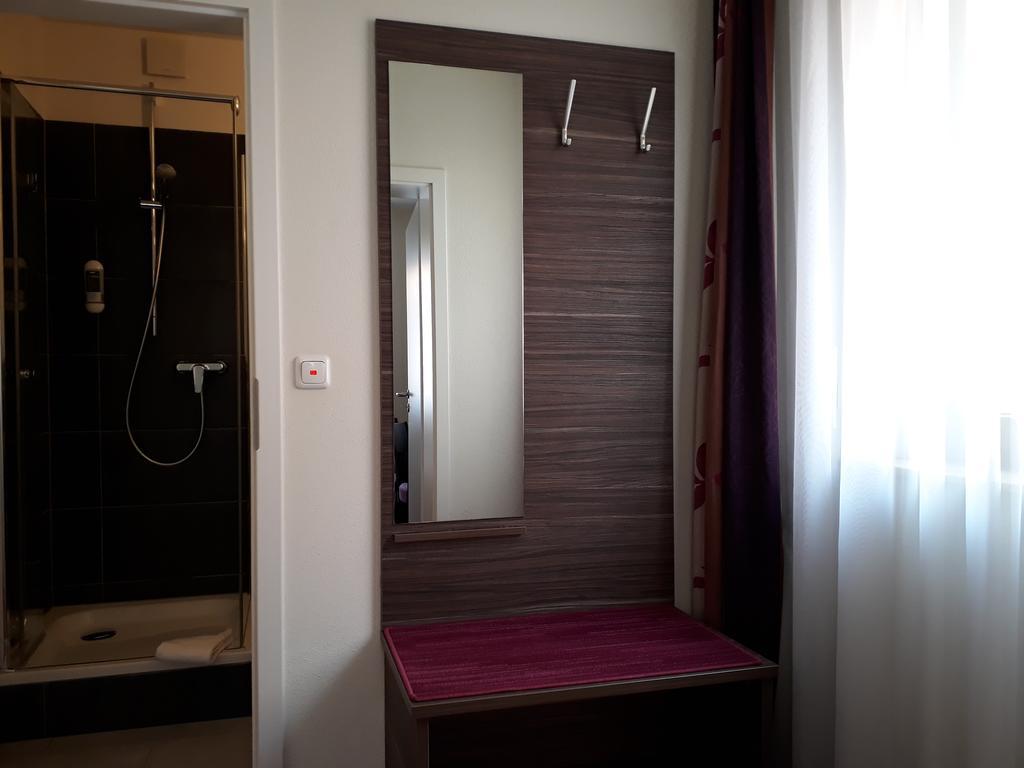 Mainstockheim Pension Am Weinberg Bed & Breakfast מראה חיצוני תמונה
